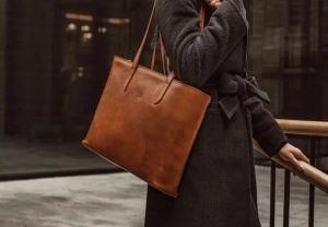 The Work Tote: How It Combines Practicality with Timeless Style